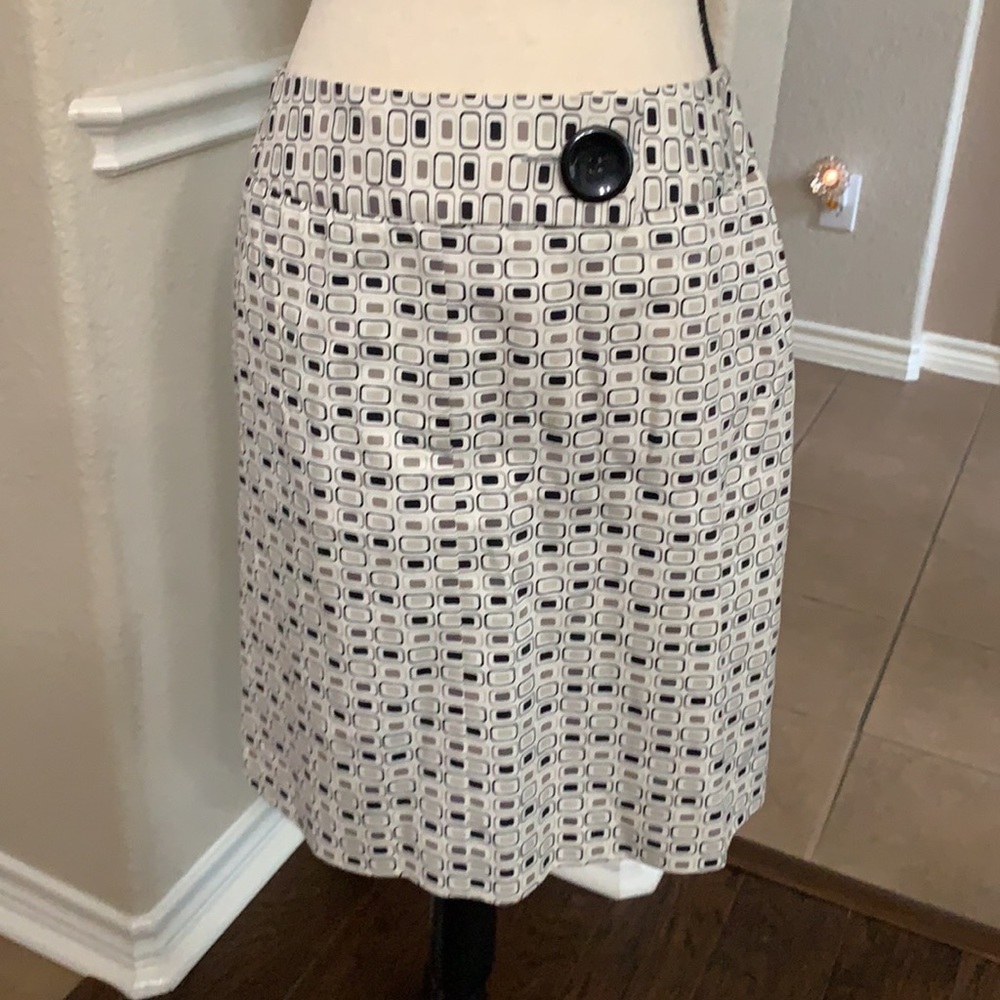 Bandolino tan black and off white geometric design pencil skirt. size 12